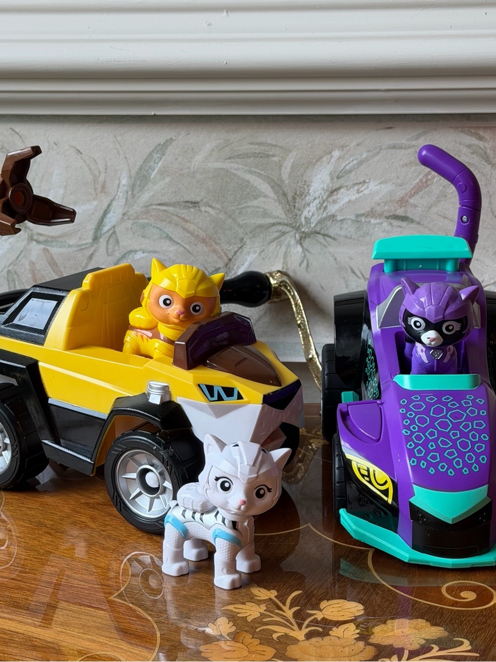 Paw Patrol Cat Pack Lot of Rory Leo Shade Cars & Figures Transforming
Vehicles